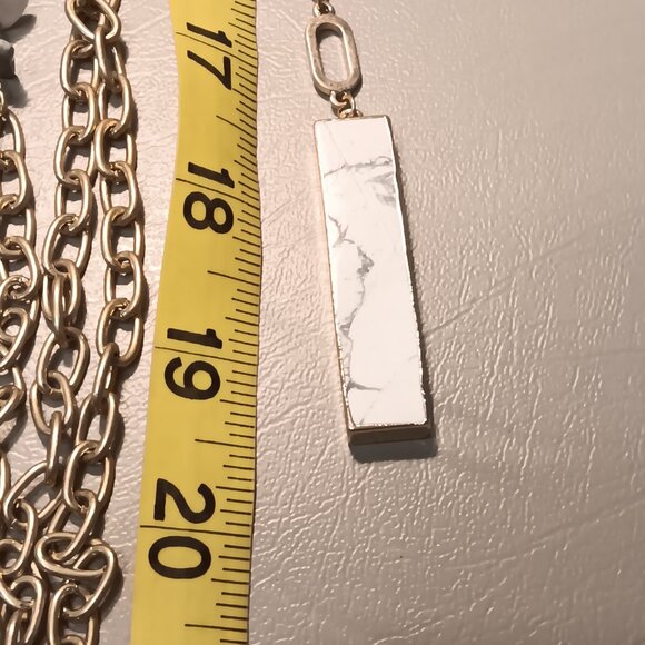 3 pc jewelry lot - marble tones w/ gold tone necklaces & shell earrings - NWT - - Picture 12 of 13